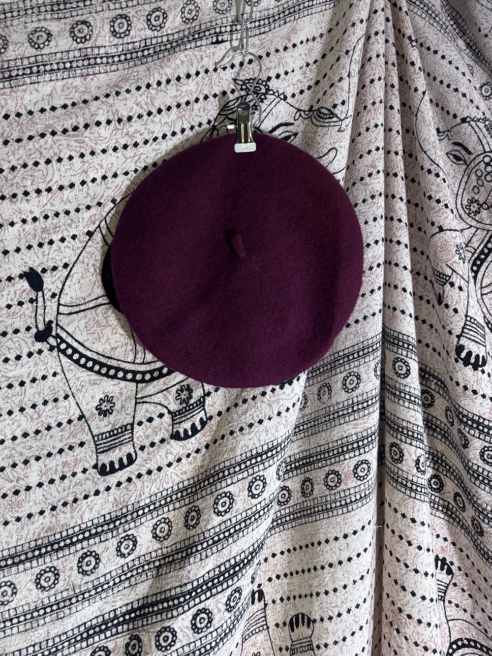 Unbranded Like New Mulberry/Burgundy Women’s Beret One Size